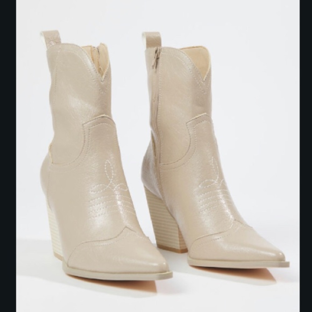 Like NEW Airella Booties cowgirl dress boots size 8.5